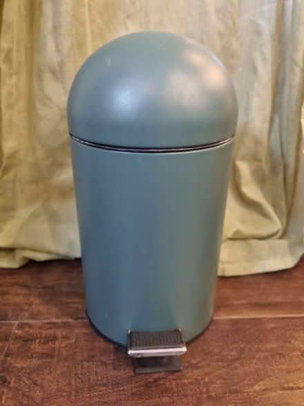 Photo of free Bathroom Bin (Garden City OX5) #1