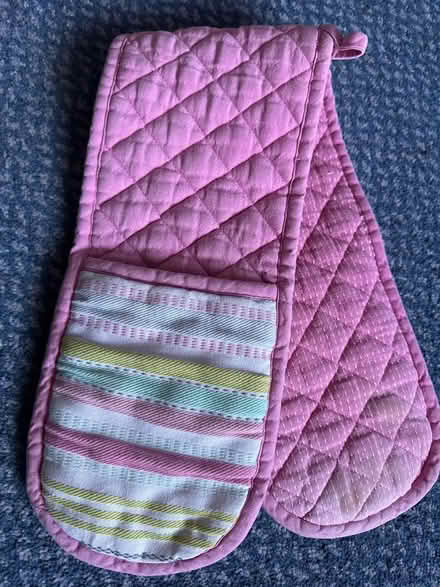 Photo of free Oven glove (Ashford TW15) #1