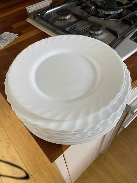 Photo of free White dinner plates (Leigh on sea SS9) #1