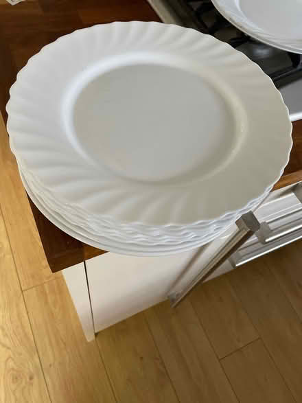 Photo of free White dinner plates (Leigh on sea SS9) #2