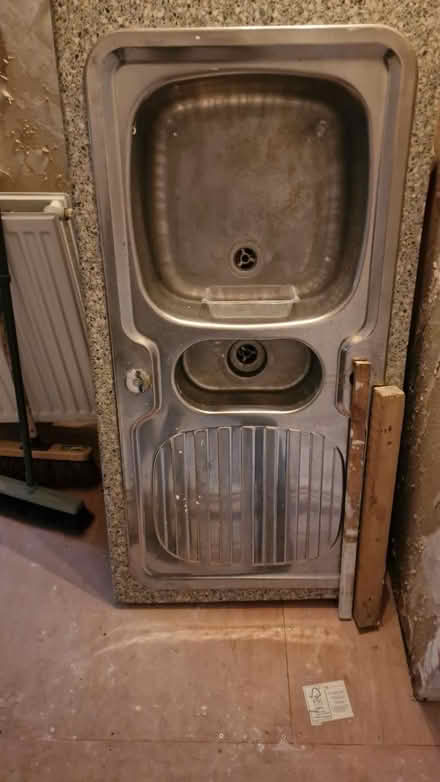 Photo of free Kitchen sink (Hutchesontown Court G5) #1