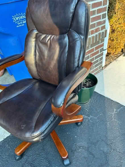 Photo of free Desk chair (Newtown Square) #3