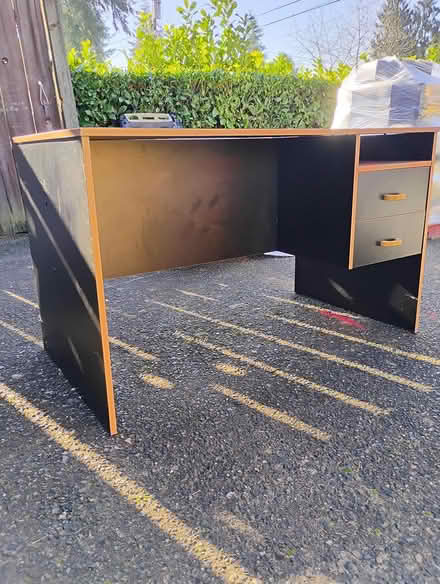 Photo of free desk (Seatac) #2