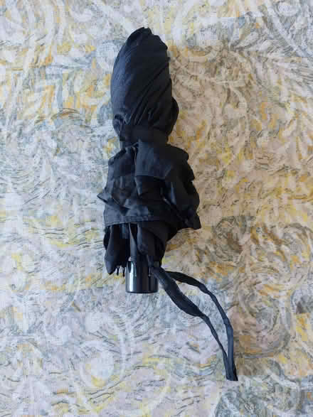 Photo of free Small umbrella (SW8 London) #1