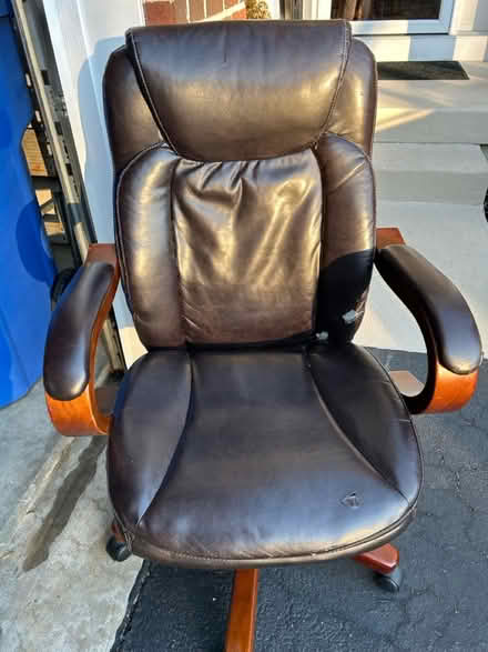 Photo of free Desk chair (Newtown Square) #4