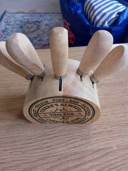 Photo of free Cheese knifes set and block holder (GU46) #1