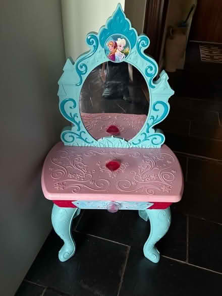 Photo of free Child’s Disney (Frozen) dressing table (Hallatrow) #1