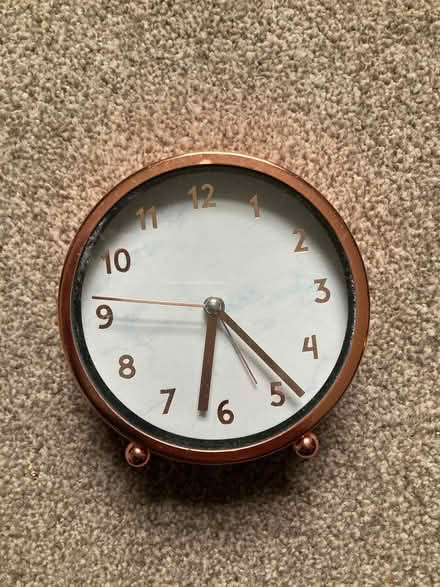 Photo of free Analogue alarm clock (Woodhouse Eaves LE12) #1