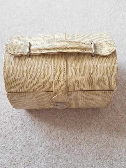 Photo of free Make-up and jewellery case (Fairview GL52) #1