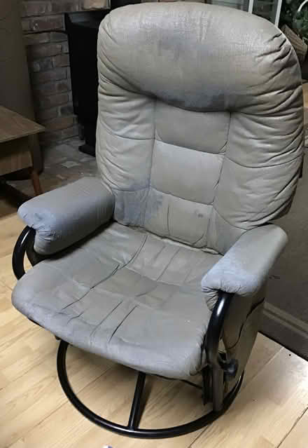 Photo of free Swivel Rocker (Kent and Chestnut Streets) #1