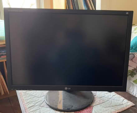 Photo of free Computer monitor (Hartsdale) #1