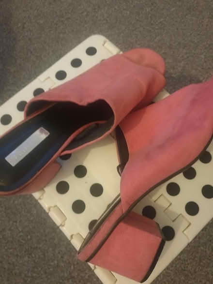 Photo of free Pink shoe (E11) #1