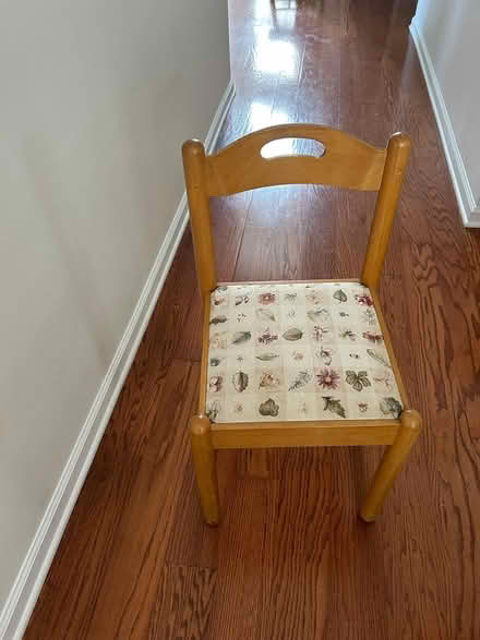 Photo of free Dining Room Table with 6 chairs (Helmetta, nj) #3