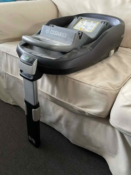 Photo of free Maxi-cosí Family fix car seat base (SM1) #1