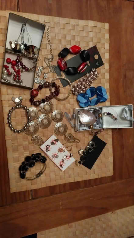 Photo of free Costume jewellery 1 lot left (Bewdley DY12) #1