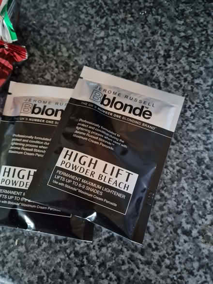 Photo of free 2 sachets of blonde haircolour (Walton Summit PR5) #1