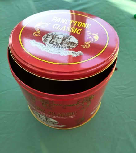 Photo of free Large tin - previously held cake (Lower Earley RG6) #1