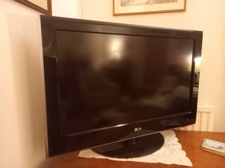 Photo of free TV, 32 inch screen, works fine (Fontwell) #1