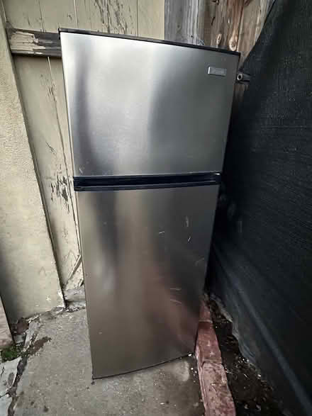 Photo of free Refrigerator and glass coffee table (Newark) #4