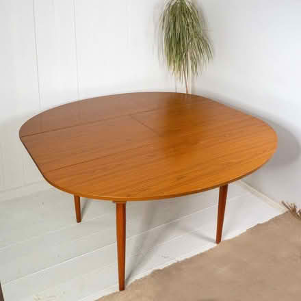 Photo of free Schreiber rosewood style oval extending dining table (World's End RH15) #2