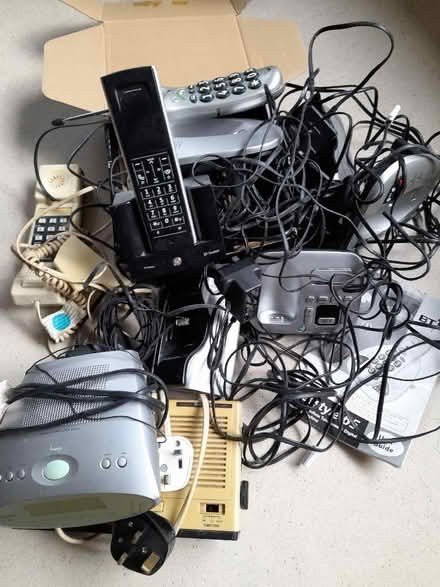 Photo of free Cordless phones and radio alarm clocks (BT30) #1