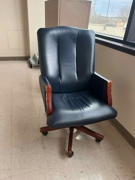 Photo of free Office executive chair (East side near Costco) #1