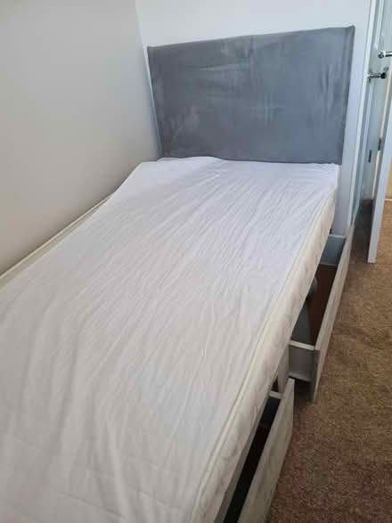 Photo of free Single divan with mattress (DE30RT) #2