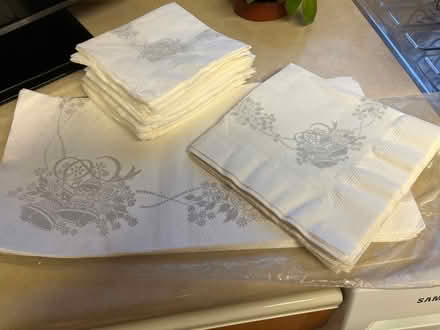 Photo of free Paper wedding table cloths and serviettes (CO11) #1