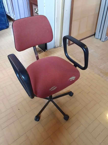 Photo of free office chair (Dean Row SK9) #1