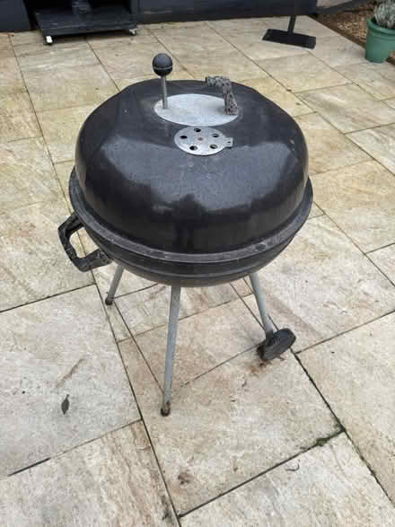 Photo of free Weber-style Barbecue (Chessington, Surrey) #1