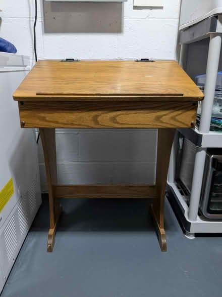 Photo of free School Desk (Briardale and Bethayres) #1