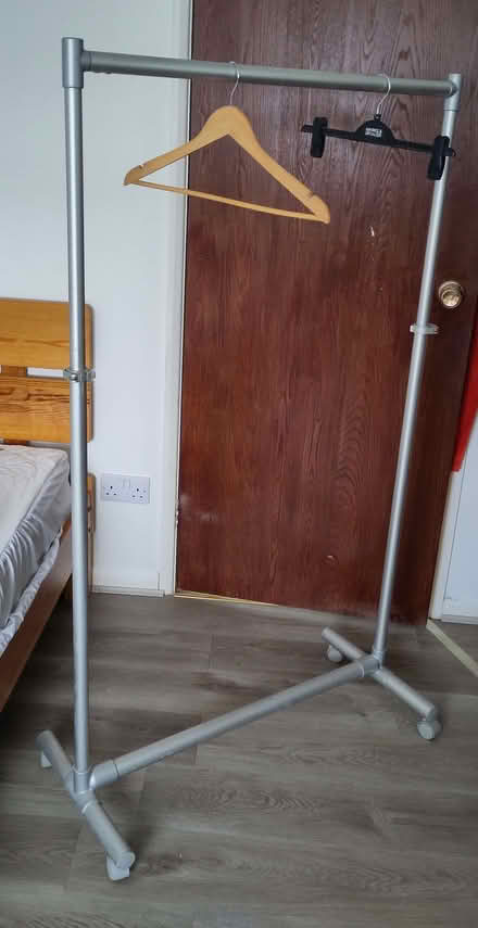 Photo of free hanging rail (Bolsover S44) #1