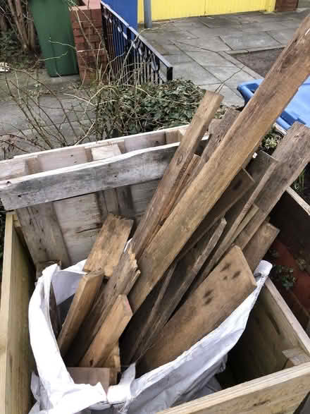 Photo of free Small pallet & pallet wood (Central Liverpool L1) #1