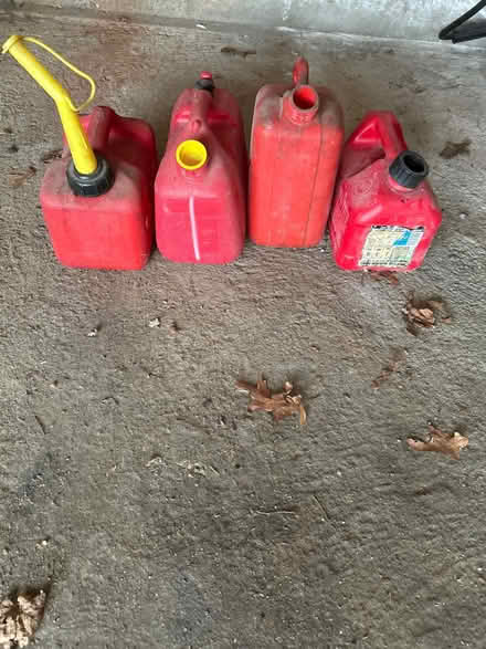 Photo of free Small gas cans (New Rochelle) #1