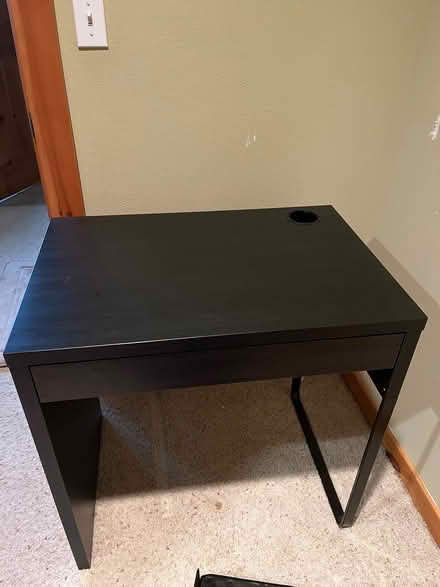 Photo of free desk (Vancouver) #1