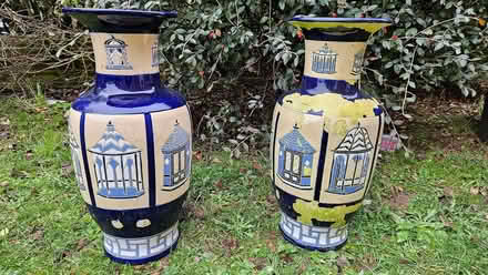 Photo of free Pair of Garden Vase Ornaments (Knightsfield AL8) #1