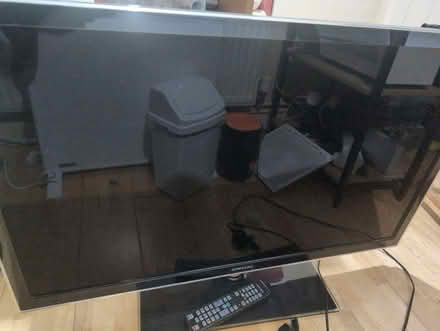 Photo of free Samsung 40" LCD TV 1920x1080 HD - Model UE40D5000PW (2011) (Dean Court OX2) #1