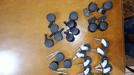 Photo of free several sets of furniture castors plus castor cups (Hammerfield HP1) #1