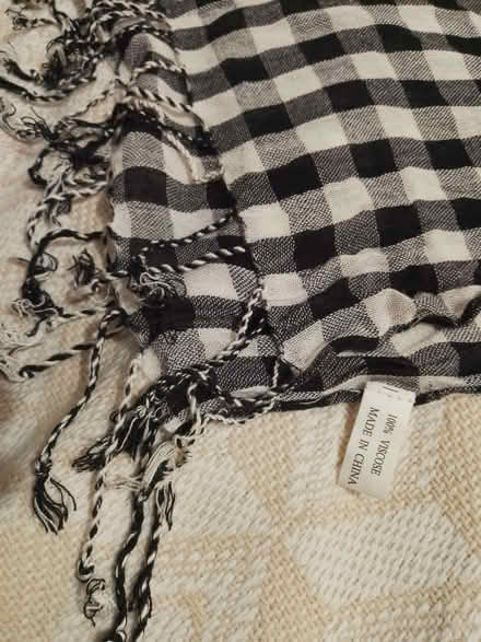 Photo of free Checkered scarf/shawl (Morden SM4) #1