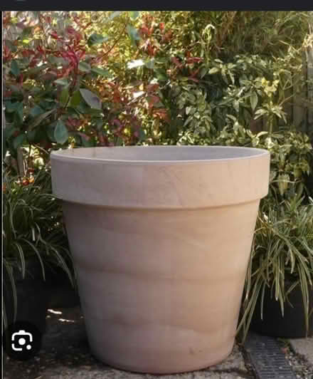 Photo of Medium-large garden pots (Warwickshire CV34) #2