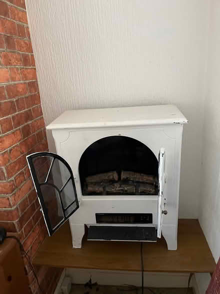 Photo of free White log effect fire (Newton Abbot) #1