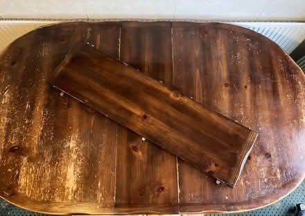 Photo of free Dining table and 5 chairs (ME1) #1