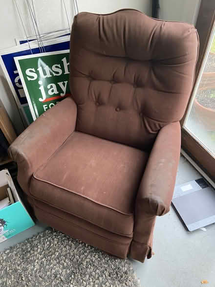 Photo of free comfortable recliner (Roseway/Cully) #3