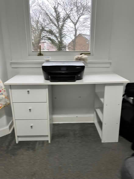 Photo of free White computer desk (Wallyford EH21) #1