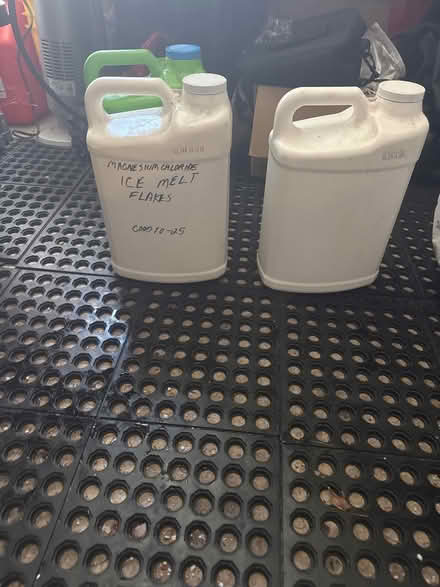 Photo of empty kitty litter containers (Mechanicsburg) #1