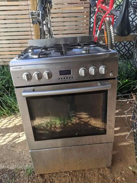 Photo of free gas stove with electric oven (Hackett) #1