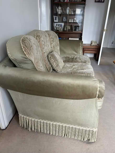 Photo of free Settee (Catchems End DY12) #4