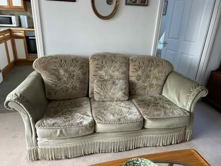 Photo of free Settee (Catchems End DY12) #1