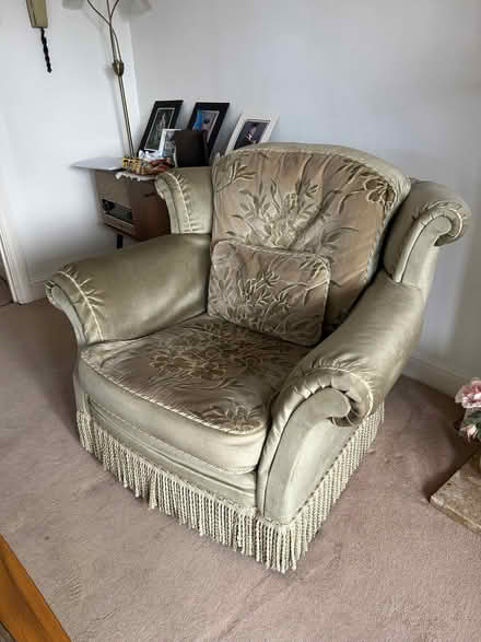 Photo of free Settee (Catchems End DY12) #2