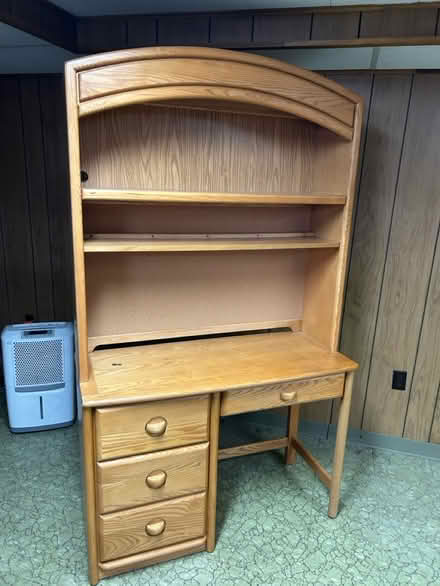 Photo of free Desk (27 Linda Ave, Millbury) #1